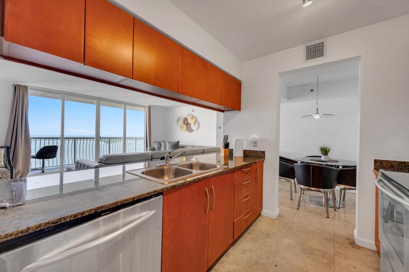*luxurious Highrise 2brcondo Brickell- Waterviews* Appartamento *